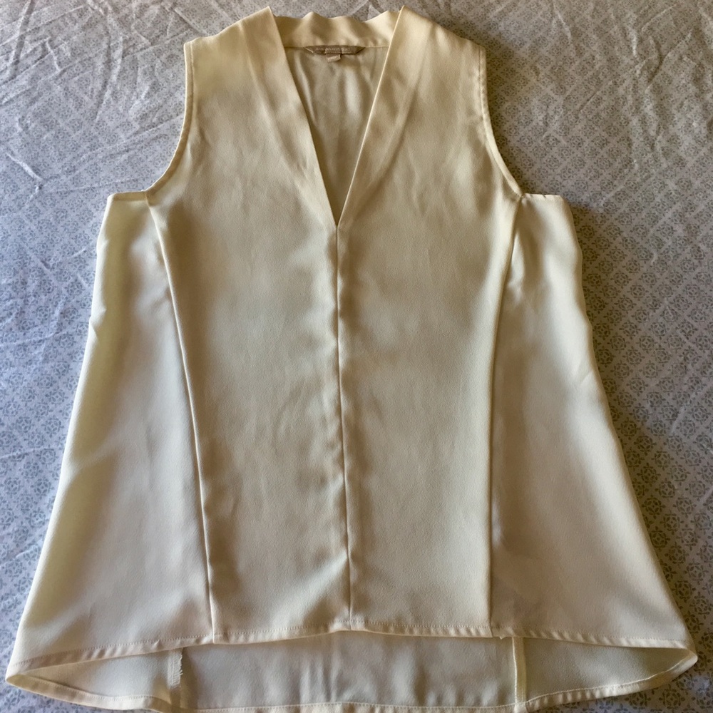 {BR} V-Neck Sleeveless Blouse
